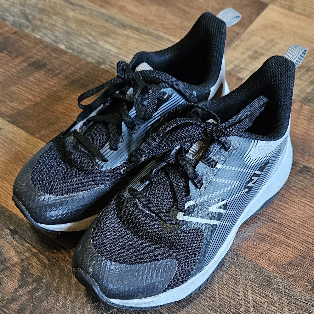 Kids New Balance Size 1 XW